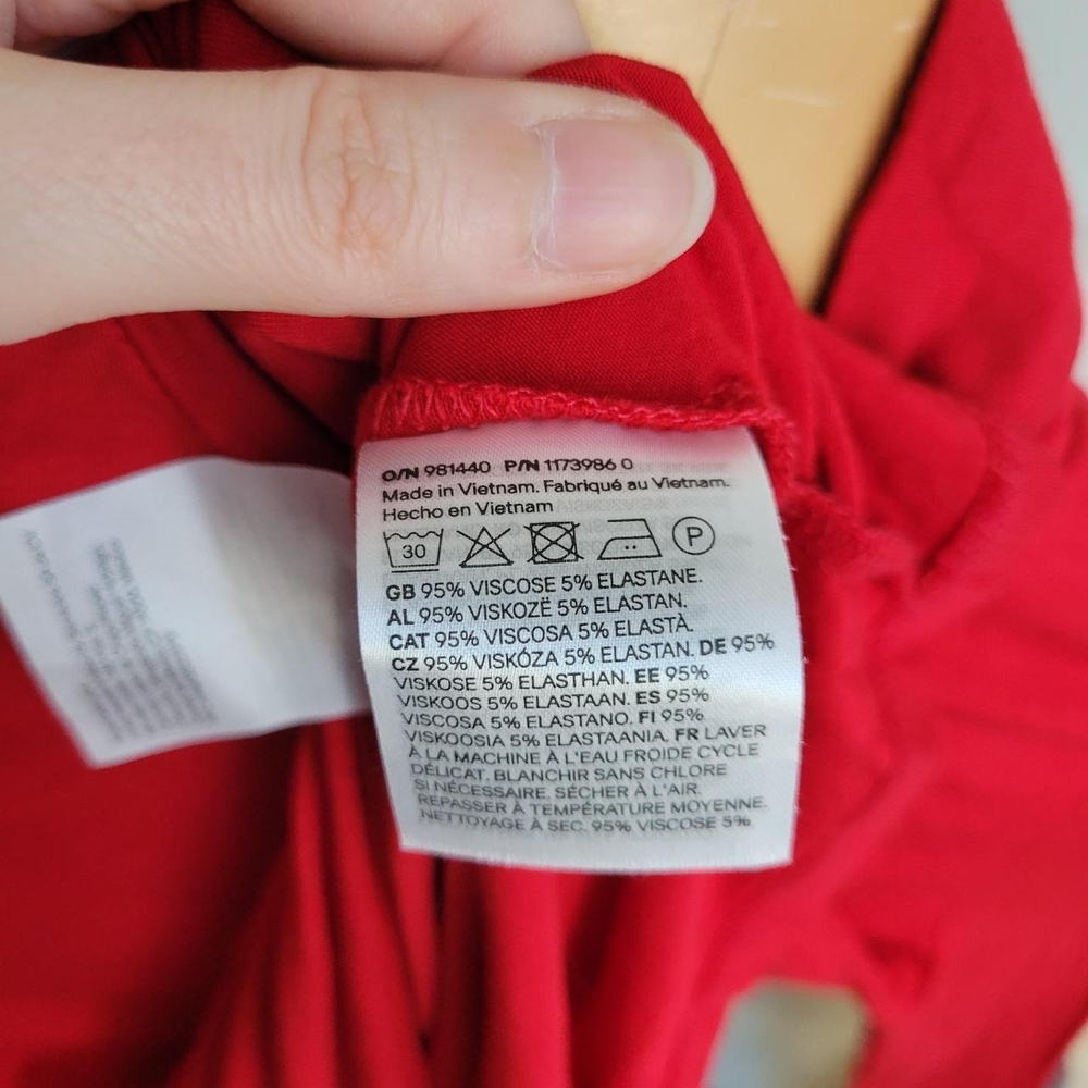 H&M Red Long-Sleeve Turtleneck Top Size XS - Picture 4 of 4